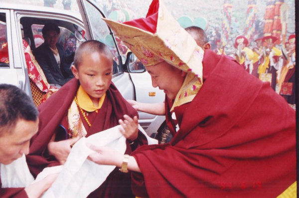 S.S. Karmapa sendo recebido por Gyaltsap Rinpoche